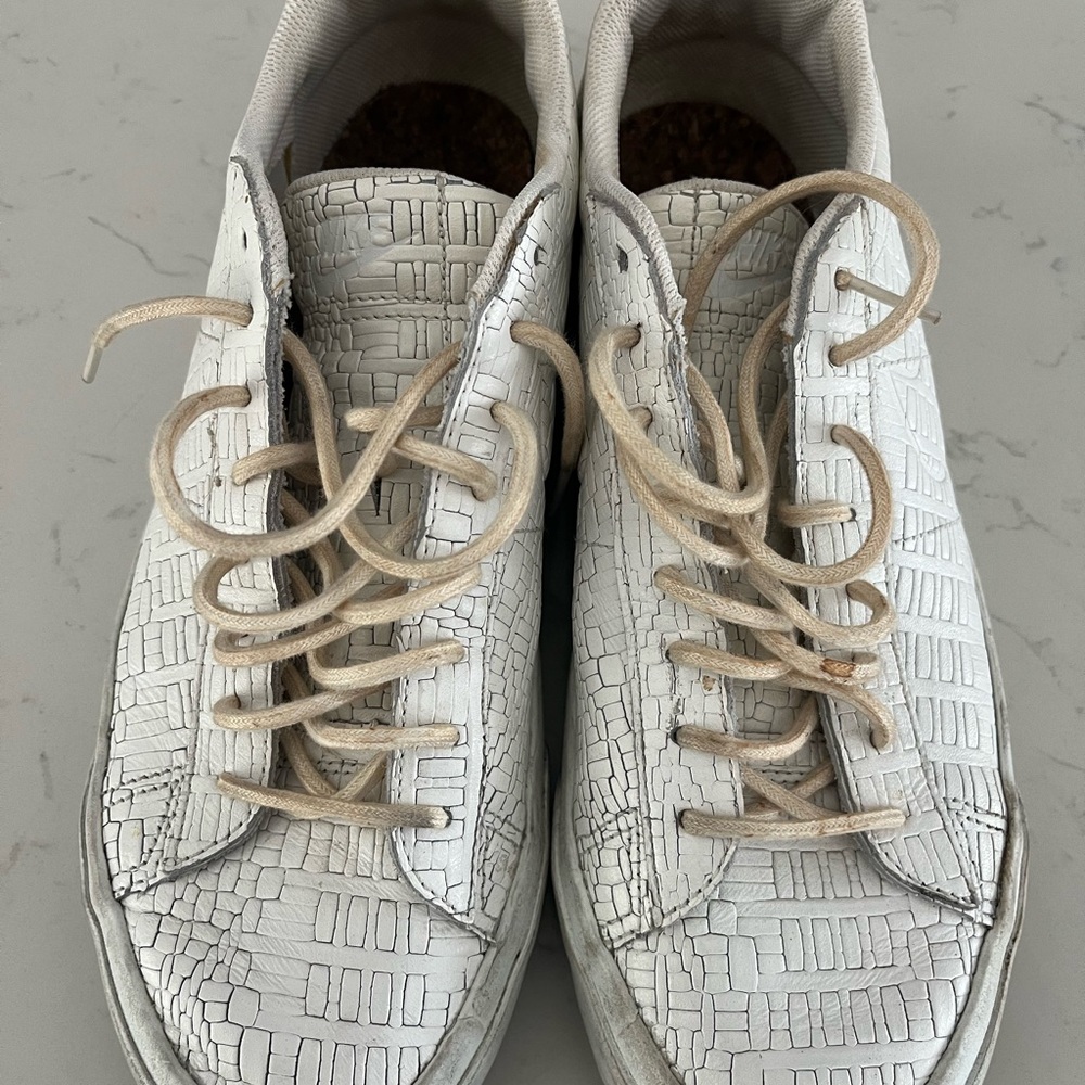 Nike Men's White Textured Sneakers